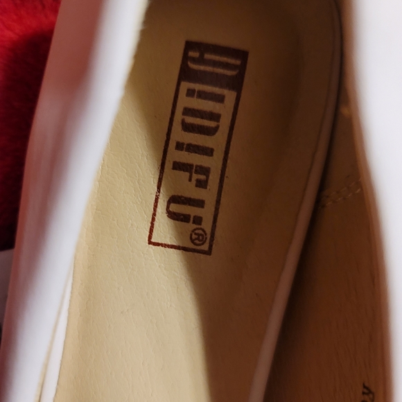 NWOB CLASSIC NUDE KITTEN LOW HEEL ROUND TOE MUST HAVE SHOE SIZE 7 - Picture 14 of 15